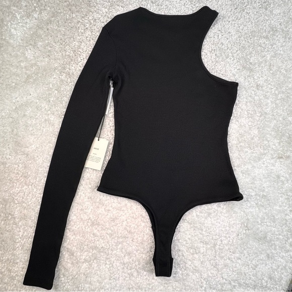 AGOLDE Bea Cutaway Bodysuit Asymmetrical Neckline Black Size Medium NWT - Picture 3 of 14